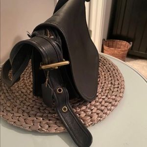 MINT CONDITION VINTAGE COACH PURSE